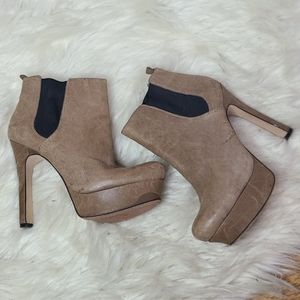 Vince Camuto brown ankle bootie size 7.5